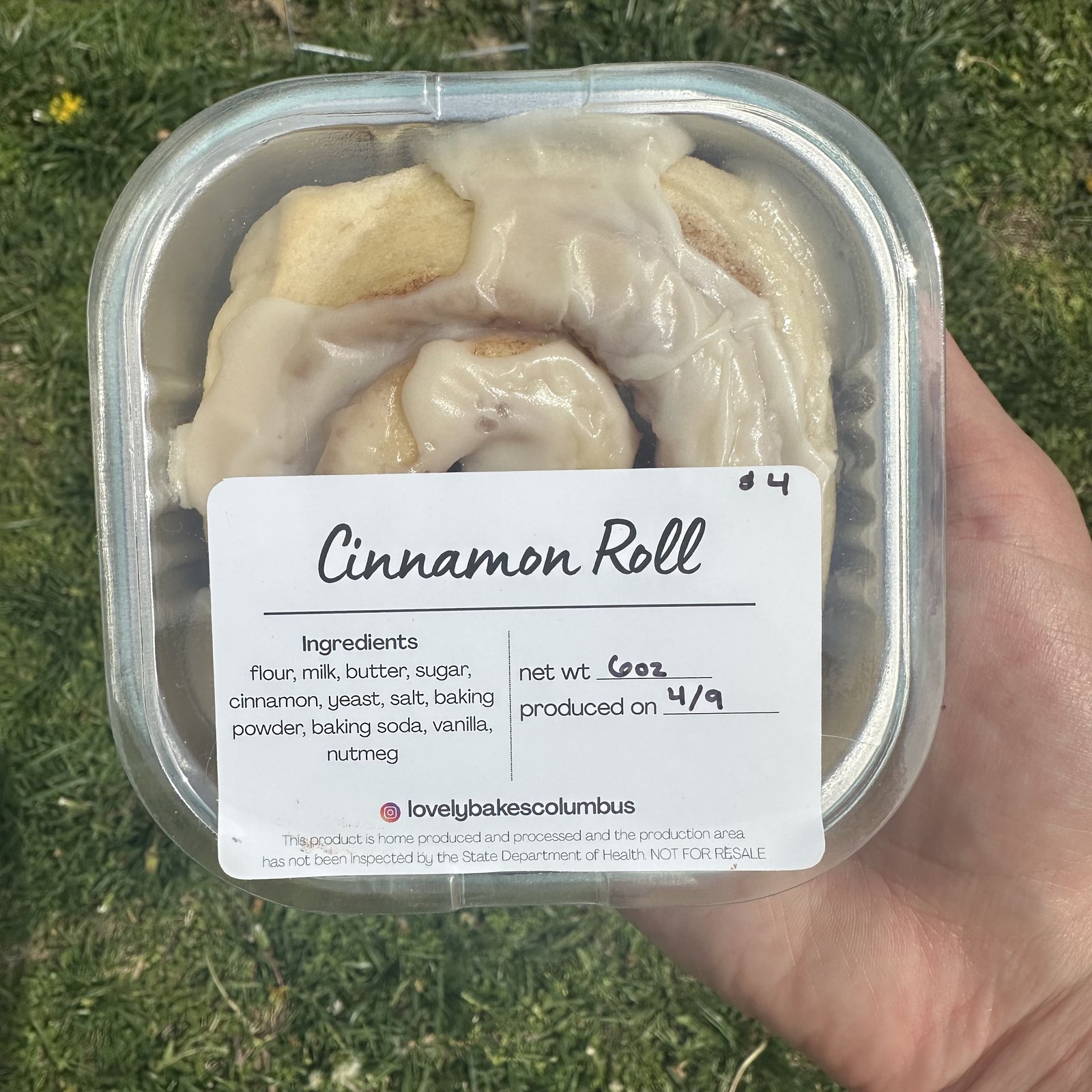 Single cinnamon roll